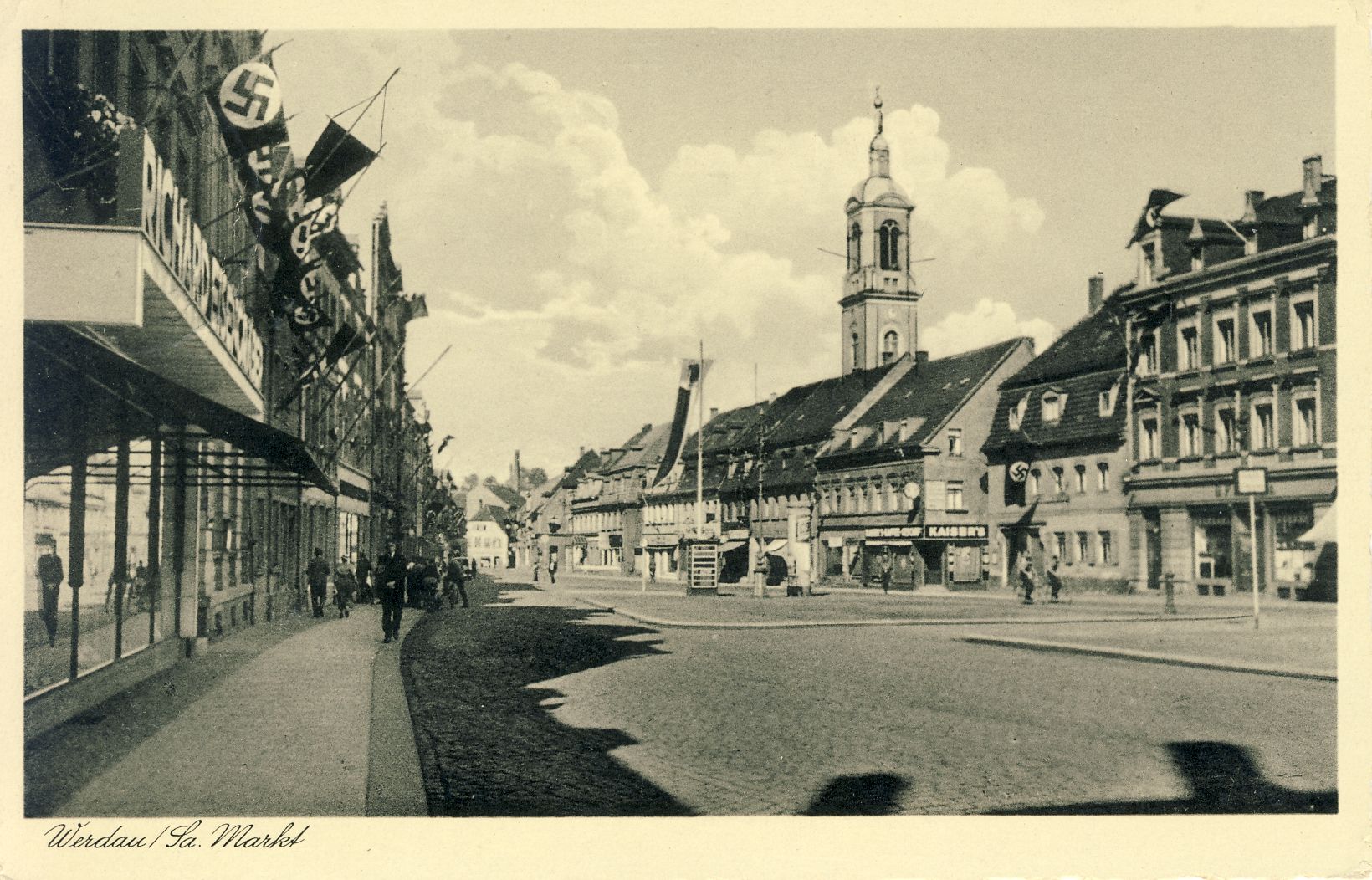Historical photograph of the Werdau market square during the Nazi era. Swastika flags hang from houses.